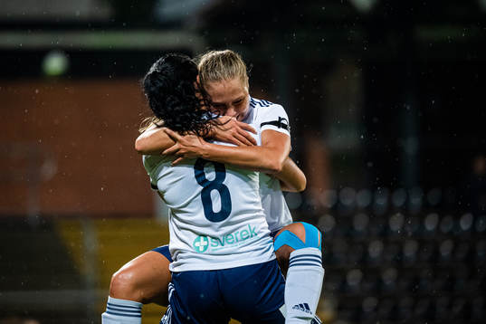 Älvsjös Marie Segerholm jublar