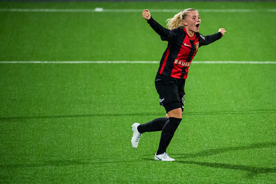 Brommapojkarnas Matilda Nildén jublar