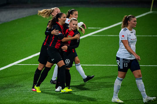 Brommapojkarnas spelare jublar