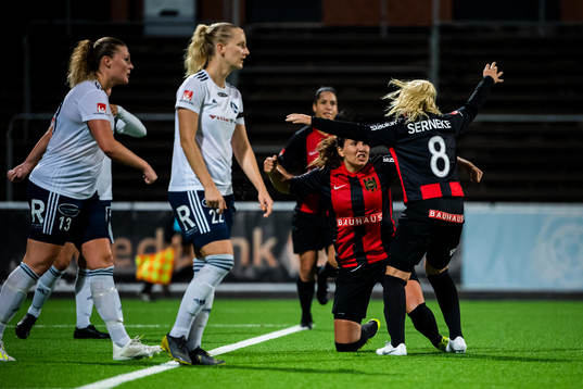 Brommapojkarnas spelare jublar