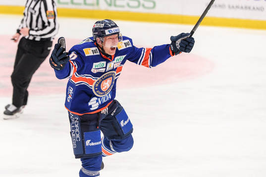 Växjös Richard Gynge jublar