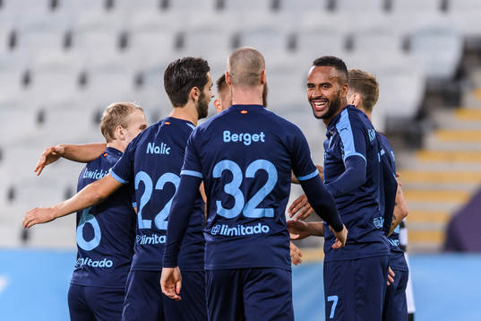 Isaac Kiese Thelin of Malmö FF celebrates the 1-0 goal