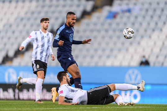 Isaac Kiese Thelin of Malmö FF and Denis Kolinger of