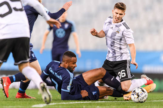 Isaac Kiese Thelin of Malmö FF and Marko Dira of