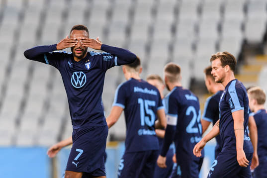 Isaac Kiese Thelin of Malmö FF celebrates the 2-0 goal