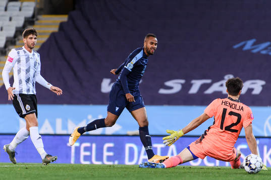 Isaac Kiese Thelin of Malmö FF scores the 2-0 goal behind