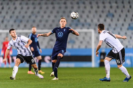 Sören Rieks of Malmö FF and Oliver Petrak of Lokomotiva