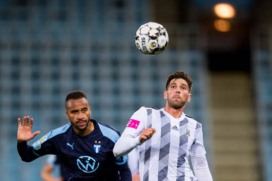 Isaac Kiese Thelin of Malmö FF and Dominik Kovacic of