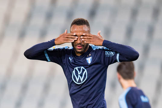Isaac Kiese Thelin of Malmö FF celebrates