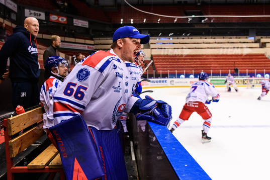 Oskarshamns målvakt Tex Williamssonunder ishockeymatchen i