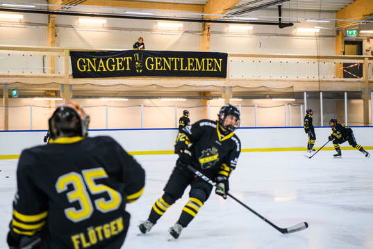 s spelare värmer upp