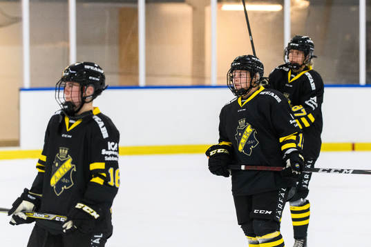 s Ida Nikula deppar med lagkamrater