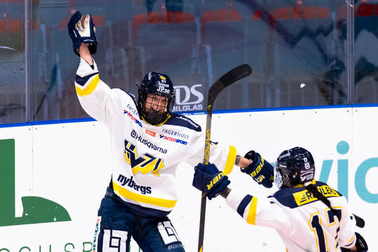 s Michelle Löwenhielm (v) gör 1-3 och jublar med Danielle