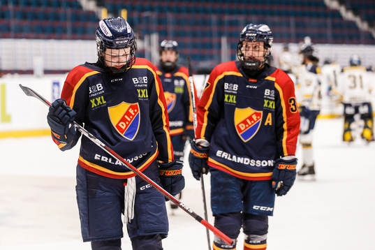 Djurgårdens Abby Cook och Josefine Holmgren deppar