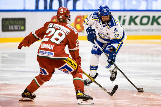 Modos Olivia Carlsson och Leksands målvakt Amanda Johansson