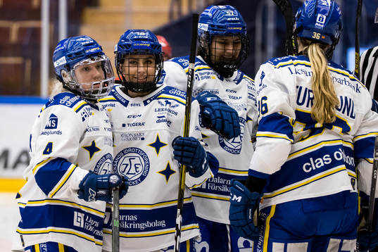 Leksands Wilma Johansson jublar med Leksands Linnea Sjölund