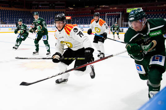 Brynäs Daniel Mannberg och Färjestads Carl Jakobsson
