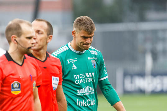 Sirius målvakt Lukas Jonsson deppar