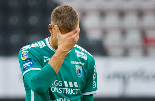 Sirius målvakt Lukas Jonsson deppar