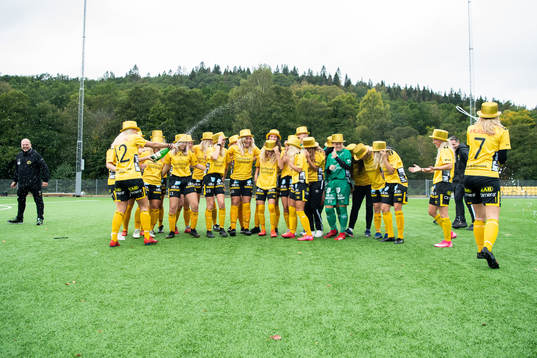 Elfsborgs damlag firar seriesegern i division 4
