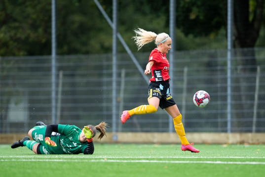 Elfsborgs Tea Skoglund och målvakt Sanna Öjersson