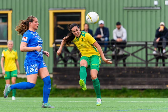 Bollstanäs Cassandra Larsson gör 1-0