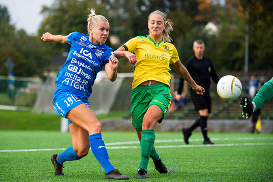 Kalmars Mimmi Asperot och Bollstanäs Thea Nyberg