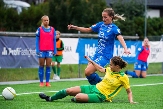 Kalmars Hanna Persson och Bollstanäs Nicole Lundström