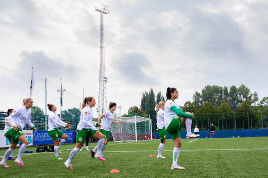 Hammarbys spelare värmer upp