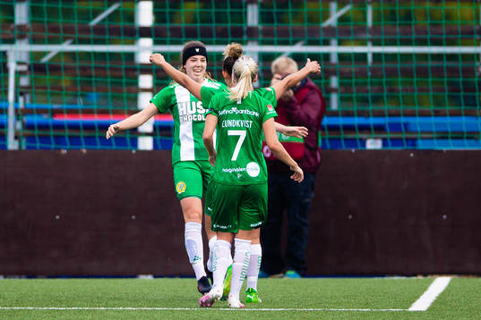 Hammarbys  Emma Westin jublar