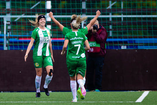 Hammarbys  Emma Westin jublar