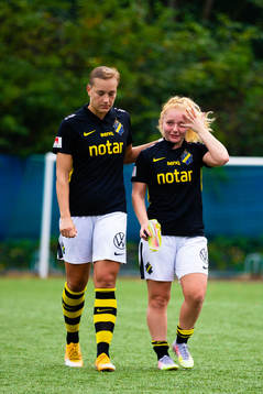 s Jenny Danielsson och Sophia Redenstrand deppar
