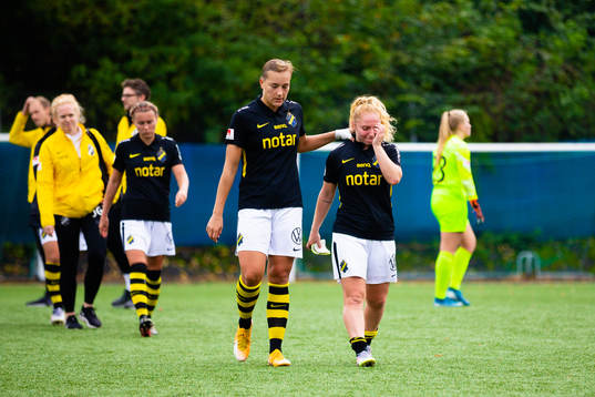 s Jenny Danielsson och Sophia Redenstrand deppar