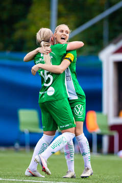 Hammarbys Elsa Karlsson och Alice Karlsson  jublar