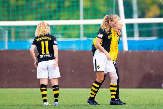 s Matilda Rosqvist lämnar planen