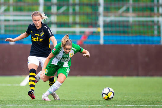 s Adelisa Grabus och Hammarbys Felicia Saving
