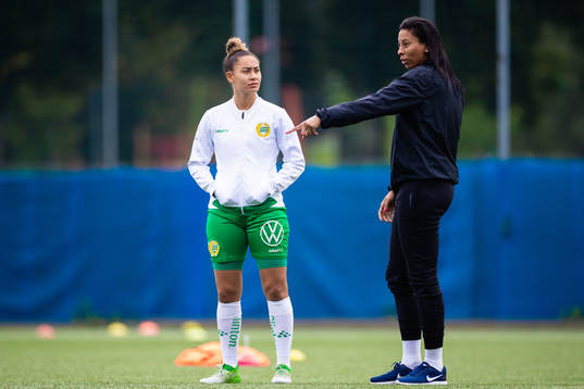 Hammarbys Carol Rodrigues (v) och Raiza Santos da Silva (h)