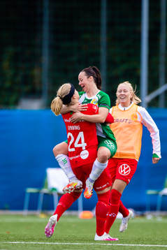 Hammarbys målvakt Britta Gynning, June Pedersen och