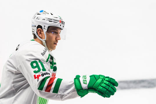 Rögles Adam Tambellini gör 0-1 och jublar