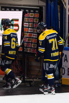 s Linus Fröberg lämnar isen