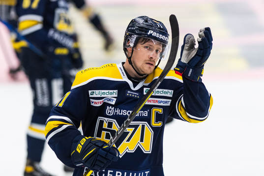 s Simon Önerud tackar publiken