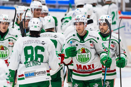 Rögles Adam Tambellini jublar med lagkamrater
