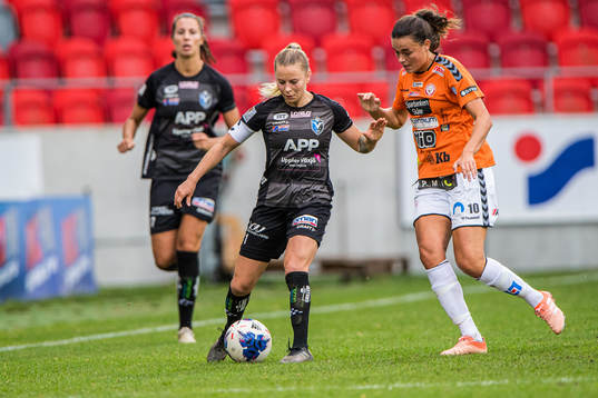 Växjös Emmi Alanen  och Kristianstads Anna Welin