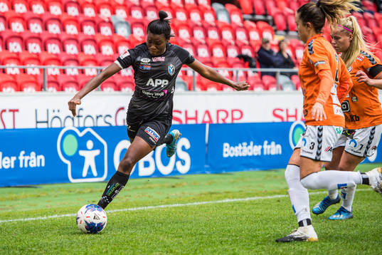 Växjös Ini-Abasi Umotong och Kristianstads Lauren Barnes