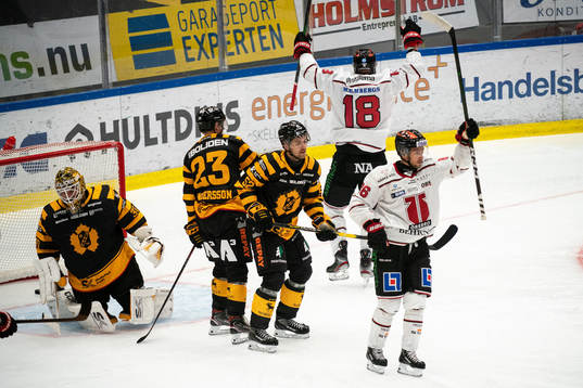 Örebros Rodrigo Abols jublar