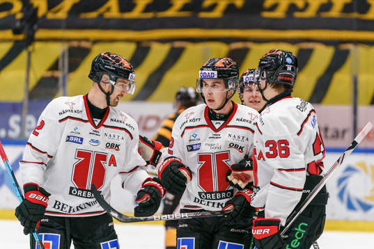 Örebros Robert Leino jublar