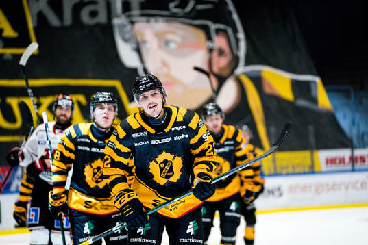 Skellefteås Jonathan Johnson gör 1-3 och jublar