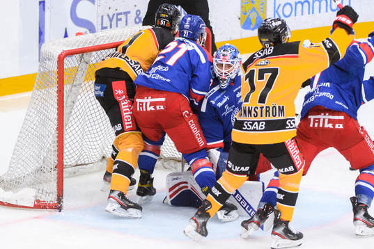 Luleås Petter Emanuelsson och Isac Brännström jublar