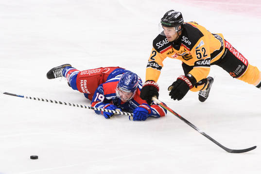 Oskarshamns Tyler Kelleher och Luleås Karl Fabricius