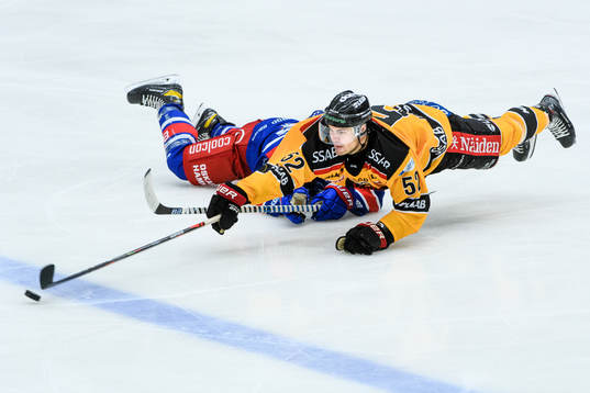 Oskarshamns Tyler Kelleher och Luleås Karl Fabricius